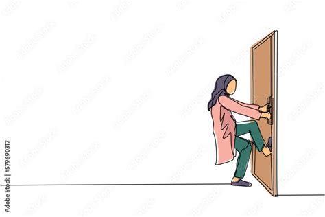 Continuous One Line Drawing Arabian Businesswoman Pulling Closed Door