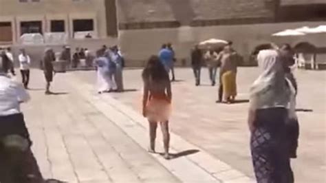 لخت شدن یک زن در بیت‌المقدس جنجال به پا کرد Euronews