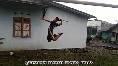 Teknik dasar dalam permainan bola voli yang utama adalah memperhatikan faktor kondisi fisik, mental, dan taktik seseorang ketika dalam pertandingan. Teknik dasar smash dalam permainan bola voli - YouTube