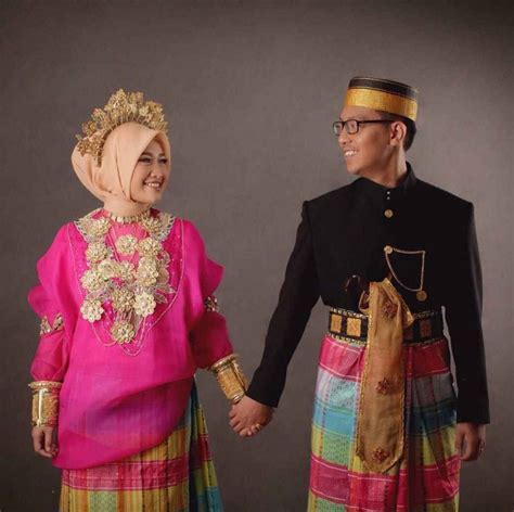 Nama Baju Adat Sulawesi Selatan Dengan Corak Dan Unik Budayanesia