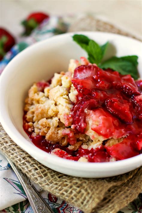 Strawberry Cobbler An Easy Delicious Cobbler Made With Fresh Berries