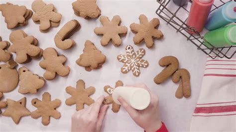 decorating gingerbread cookies  royal icing  christmas  arinahabich