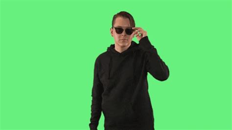 Последние твиты от emil assergård (@emilassergard). Look Wink GIF by Emil Assergård - Find & Share on GIPHY