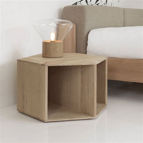 Hexa: Petite table ou table de chevet design en bois ...
