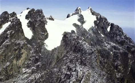 Rwenzori national park is in western uganda. RWENZORI MOUNTAIN CLIMB TOUR : CLIMB THE RWENZORI ...