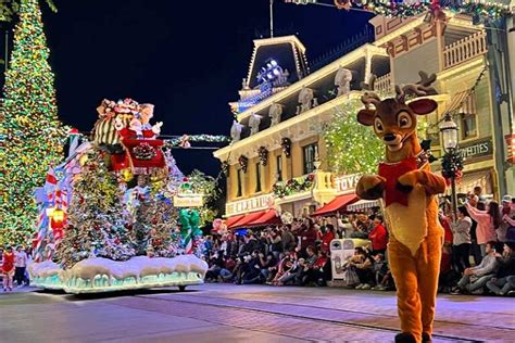 Our Guide To Planning For Christmas At Disneyland