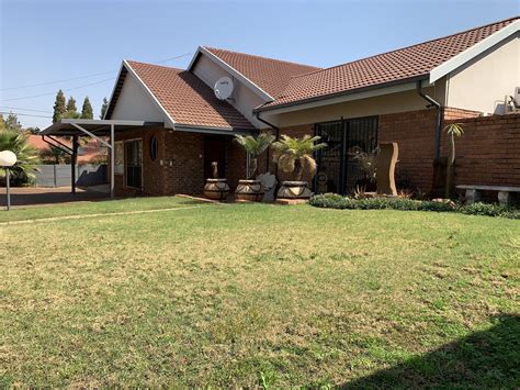 Subject to credit approval by star furniture; Property and houses for sale in Waverley, Pretoria | RE/MAX™
