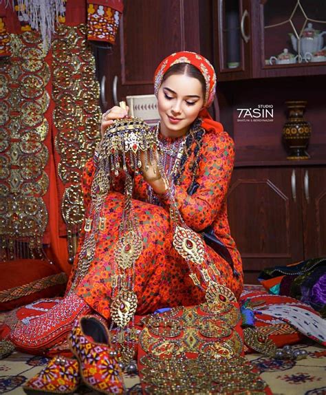Turkmen Woman Beautiful Costumes Fashion Show Dresses Traditional