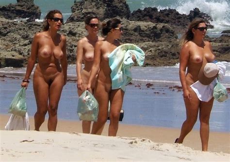 Nudismo Brazil Lindas Amigas Peladas Em Tambaba