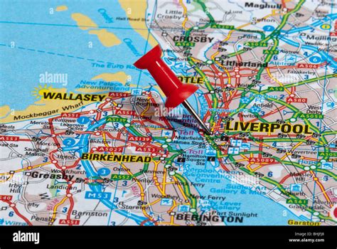 Red Map Pin In Road Map Pointing To City Of Liverpool BHJFJ8 