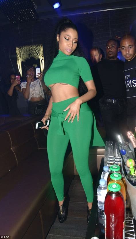Nicki Minaj Ditches Her Bra And Flaunts Serious Under Boob As She Dances In Club S2wiki
