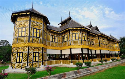 Namun ketika disebut oleh wartawan bbc indonesia, abraham utama, bahwa malaysia sudah meminta maaf,adek manurung menukas Apa Yang Menarik di Kuala Kangsar, Bandar Diraja Negeri ...