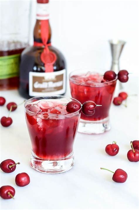 Add a large handful of cracked ice, the cranberry juice, and bourbon, and stir. Cherry Bourbon Breeze | Recipe | Yummy drinks, Seasonal drinks, Bourbon cocktails