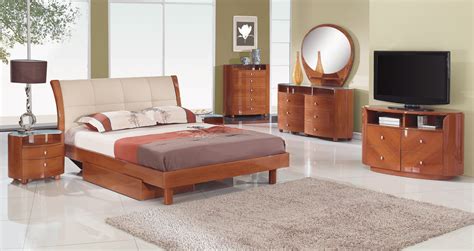 Anyone of them or all these items combined not only make your this elegant and sophisticated set from roundhill furniture has rubber and milo wood finish while the gorges grain inlay adds to the style and fits any. Global Furniture USA Evelyn Platform Bedroom Set - Cherry ...