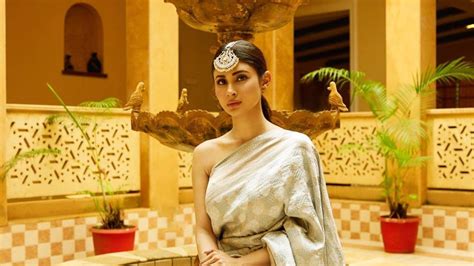 Mouni Roy Looks Bold And Gorgeous In Silk Saree Worn Without Blouse See The Diva S Most