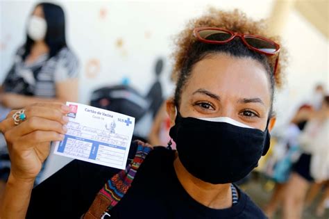 A vacina contra o novo coronavírus já existe e começou a ser administrada em diversos países. PMJP segue vacinando grupo da educação - Sony Lacerda