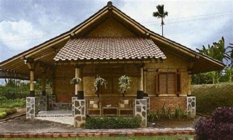 Rumah adat jawa barat kasepuhan merupakan keraton ataupun istana yang dibanguun oleh pangeran cakrabuana pada tahun 1527. 7 Gambar Rumah Adat Jawa Barat dan Penjelasannya | BROONET