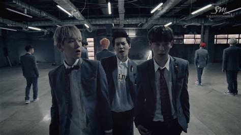 Exo's first album xoxo (2013), released alongside breakthrough single growl, was a critical and commercial success; Star The World: Exo Growl