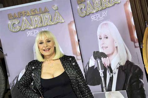 raffaˈɛlla karˈra), is an italian singer, dancer, television presenter, and actress. Raffaella Carrà, nuovo cd e… nuovo décolleté? | Gossip