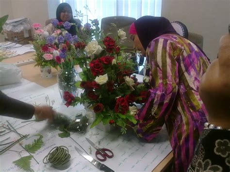 Balik rumah gubah sendiri je pic.twitter.com/kmwp3y3vdh. Nani Florist: Jambangan bunga artifical khas untuk Hari Raya