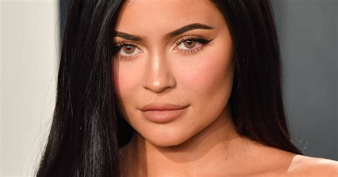 Kylie Jenner Gets Hair Trimmed Into Short Bob Cut