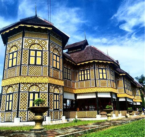 Istana kenangan(royal museum) was a royal residence in kuala kangsar, perak, it is built without a single nail. BUKAN 'TRAVELLER' BIASA? LAYAN 10 YANG PALING 'COOL' DI ...