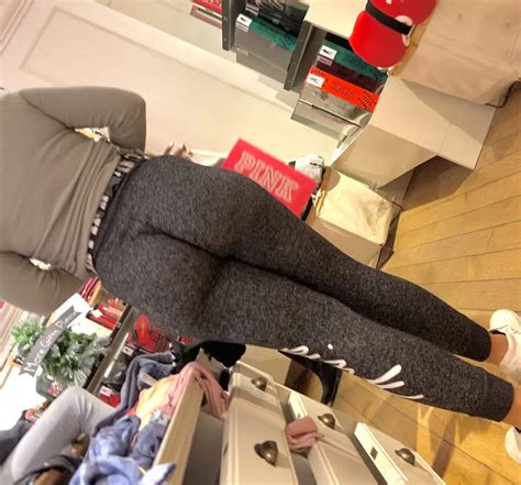 Mall Workers Hungry Ass Spandex Leggings And Yoga Pants Forum