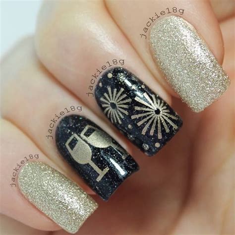 Create Your Holiday Mood With Our Ideas For New Years Nails New Years