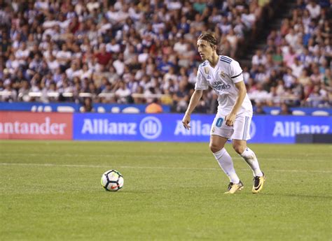 Real madrid castilla, znany również pod nazwą real madrid b, jest filialną drużyną klubu piłkarskiego real madryt.został założony w 1930 roku. Real Madryt traci punkty już na początku sezonu ...