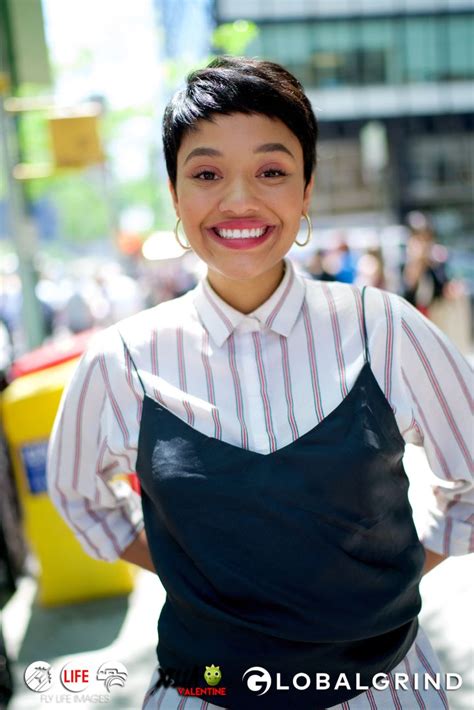 Kiersey Clemons Lifts Us Up With Balloons And Clowns 939 Wkys