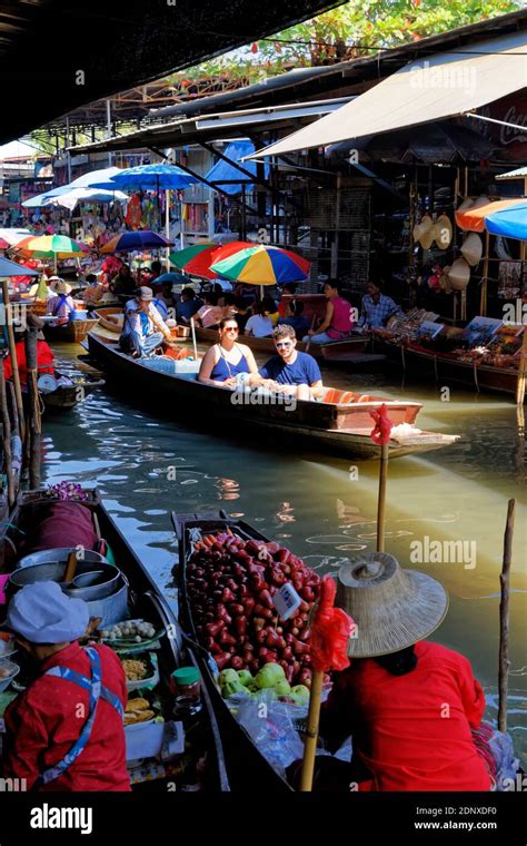 Damnoen Saduak Floating Market Thailand Stock Photo Alamy