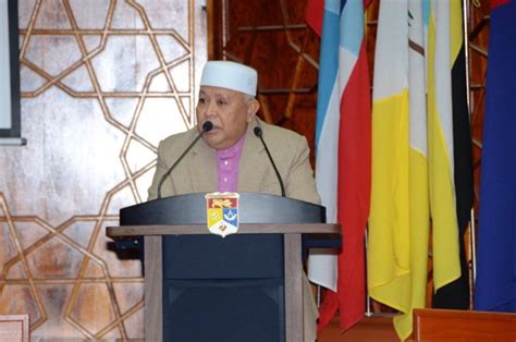 Kunjung mengunjung antara keluarga di perlis dan patani terus berlaku dan mereka sering berbincang tentang kaedah dan petua perubatan. Dr Shafie Abu Bakar: JABATAN SHARI`AH FAKULTI ISLAM UKM ...