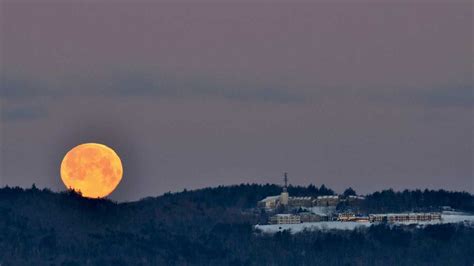 9 Amazing Photos Of Super Snow Moon Captured By Viewers
