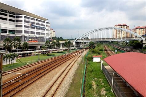 Prior to the building of the rm570 million bus terminal, the klia transit train (erl). Bandar Tasik Selatan KTM Station - klia2.info