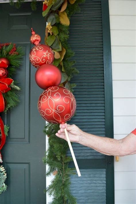 Cheap And Easy DIY Outdoor Christmas Decoration Ideas 26 Gurudecor