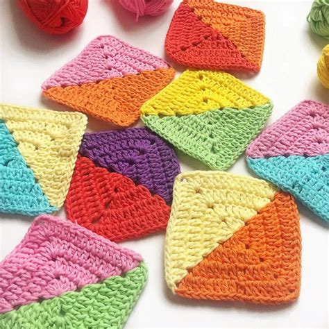 How To Crochet A Solid Granny Square Using Two Colours Crafty Cc