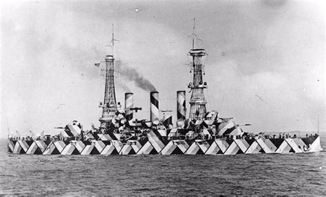 22 Vintage Photographs Of Unbelievably Dazzle Camouflage Ships In World