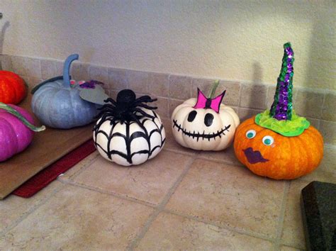 Small Pumpkins Are Fun To Decorate Pumpkin Decorating Crafts Small