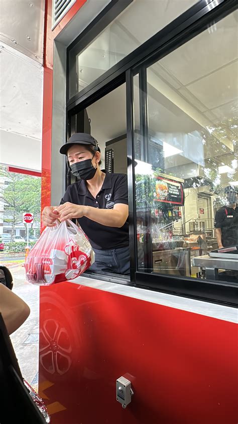 First Look Jollibee Opens Fast Food Drive Thru In Spore Today