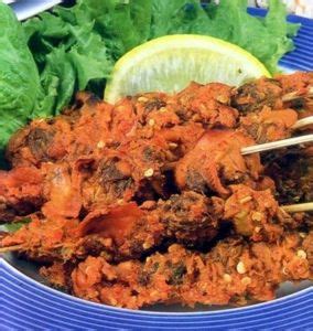 Sate daging dan jerohan sapi yang sudah berbumbu, kemudian disiram dengan saus kental berwarna kuning atau jingga 2. Kumpulan Resep Lezat: Resep Sate Kerang
