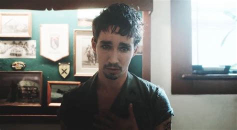 It's an accepted fact that all the hargreeves siblings had emotionally and mentally one other reason why the umbrella academy fans seem to love klaus so much has to do with the actor who plays him. Umbrella Academy Klaus Kid Actor - KIDKADS