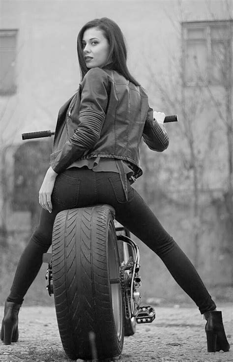 Pin By Bradley Ford On Biker Chick S Biker Girl Motorcycle Momma Biker Babes