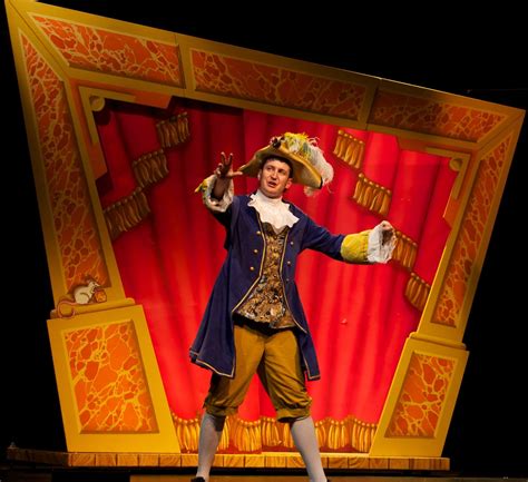 win tickets to london garrick theatre s potted panto this christmas