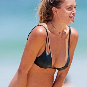 Kendal Schuler Topless Pregnant On Bondi Beach Team Celeb