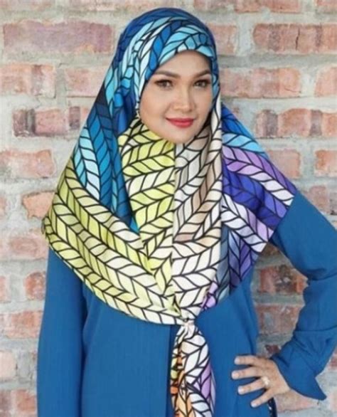 Tak lupa ada gambar artis malaysia yang panas, sosial dan terkini untuk semua. Zarina Zainuddin Didenda RM17,500 Jual Produk Kosmetik ...