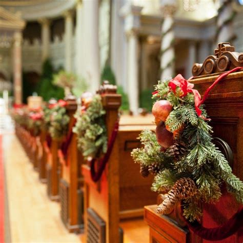 8 Festive Tips For A Christmas Themed Wedding Tree