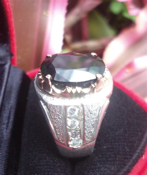 Permata adalah bagian spesial dari sebuah cincin, biasanya adalah berlian. JAUHARI PERMATA: CINCIN BLUE GREEN SAPPHIRE (NILAM BIRU ...