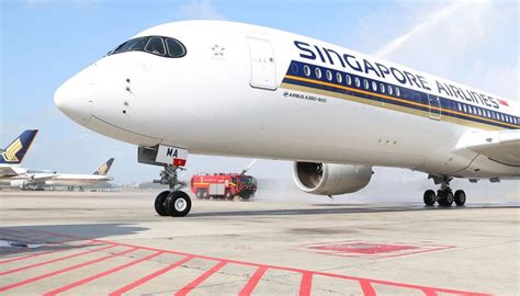 The road distance between singapore and kuala lumpur is 354.7 km and takes between 4 hours and 15 minutes to 5 hours and 20 minutes booking a bus from singapore to kl is economical than booking a flight/car. World's longest flight from Singapore to New York takes ...