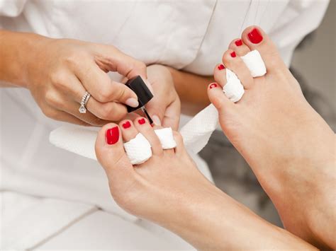 How To Do A Pedicure At Home With Simple Steps Pk Vogue