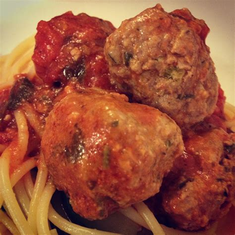 Les petites boulettes de boeuf à la sauce tomate